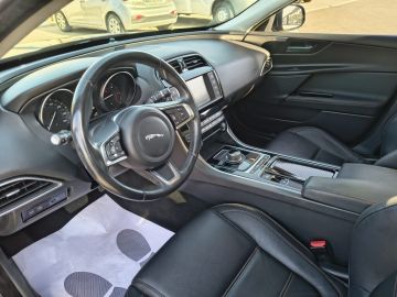 JAGUAR - XE 2.0 D 180 CV aut. Prestige (7 di 20)