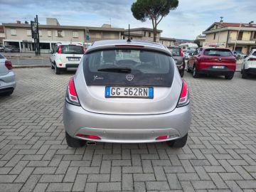 LANCIA - Ypsilon 1.0 FireFly 5 porte S&S Hybrid Ecochic Gold (5 di 16)