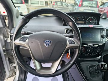 LANCIA - Ypsilon 1.0 FireFly 5 porte S&S Hybrid Ecochic Gold (9 di 16)