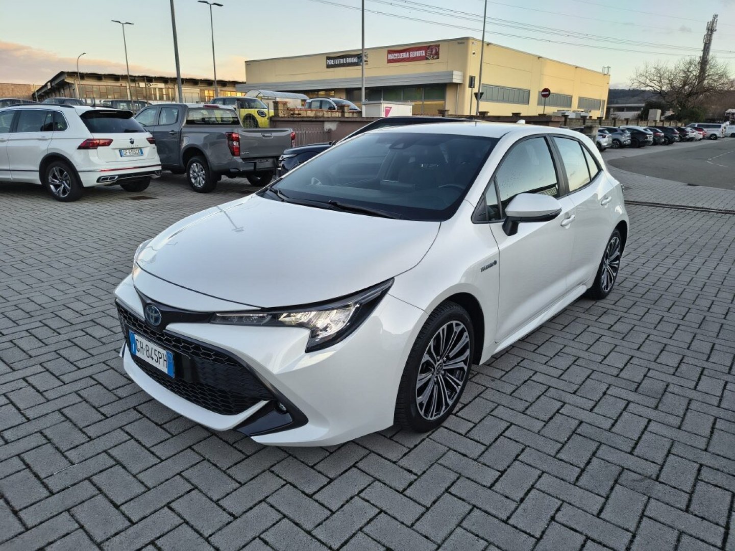 TOYOTA Corolla 2.0 Hybrid Business