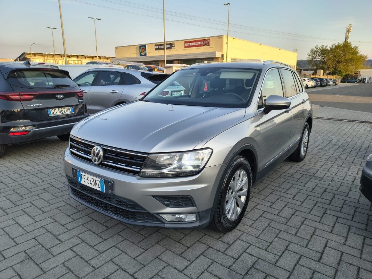 VOLKSWAGEN Tiguan
