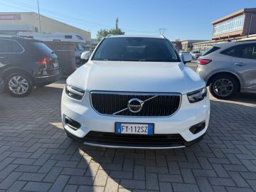 VOLVO - XC40 D3 AWD Geartronic Momentum (2 di 15)
