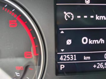 AUDI - Q2 1.6 TDI S tronic Business (9 di 17)