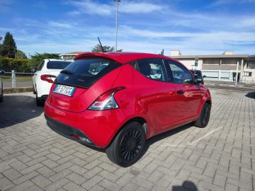 LANCIA - Ypsilon 1.0 FireFly 5 porte S&S Hybrid Ecochic Silver (5 di 20)
