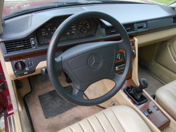MERCEDES -  200e (4 di 10)