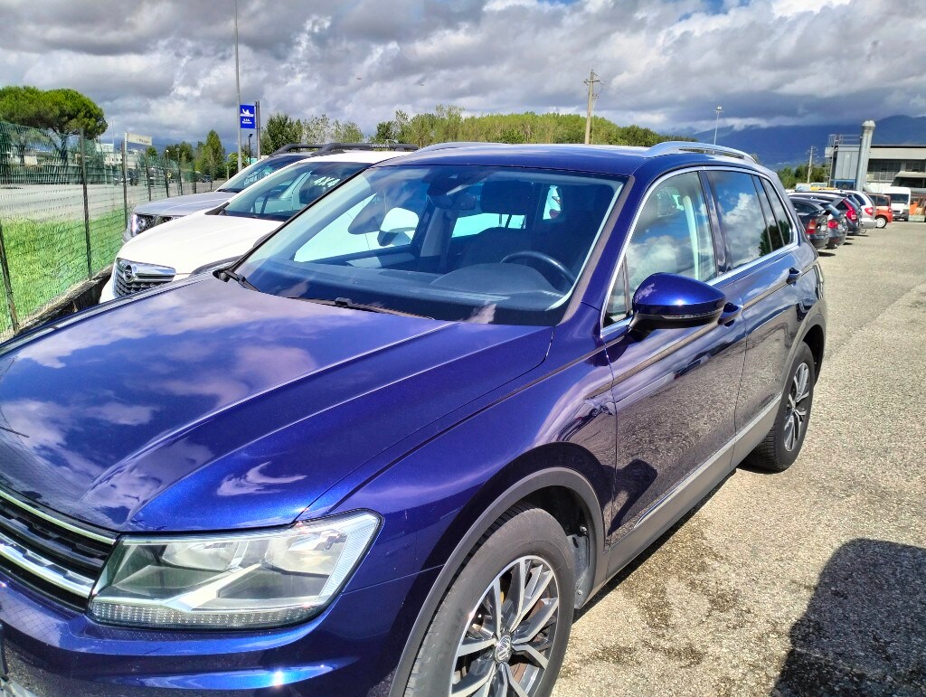 VOLKSWAGEN Tiguan
