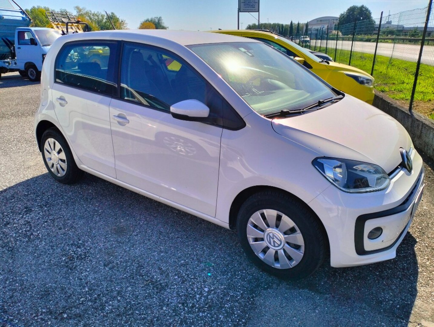 VOLKSWAGEN - 1.0 5p. move up!