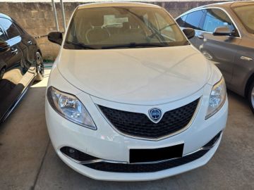 LANCIA - Ypsilon 1.2 69 CV 5p. Gold (2 di 8)