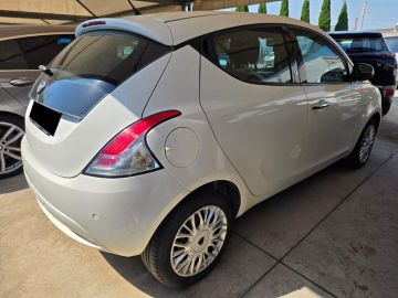 LANCIA - Ypsilon 1.2 69 CV 5p. Gold (3 di 8)