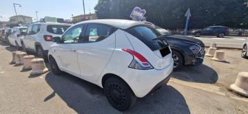 LANCIA - Ypsilon 1.0 FireFly 5 porte S&S Hybrid Ecochic Silver (2 di 6)