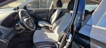HYUNDAI - i20 1.4 CRDi 5 porte Comfort (3 di 6)