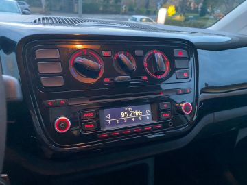 VOLKSWAGEN - 1.0 5p. move up! (14 di 15)