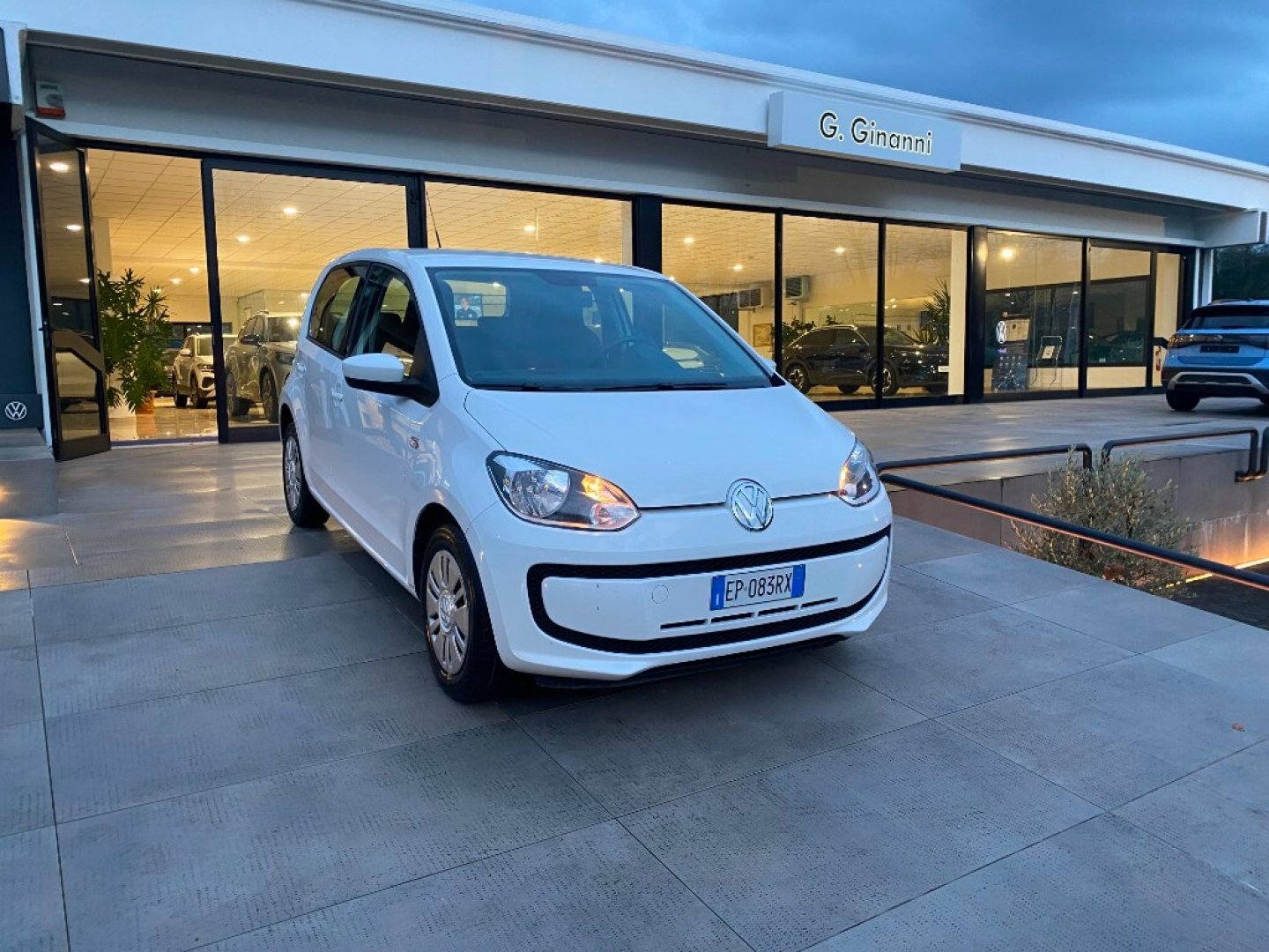 VOLKSWAGEN - 1.0 5p. move up!