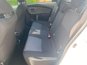 TOYOTA - Yaris 1.3 5p. Active (8 di 15)