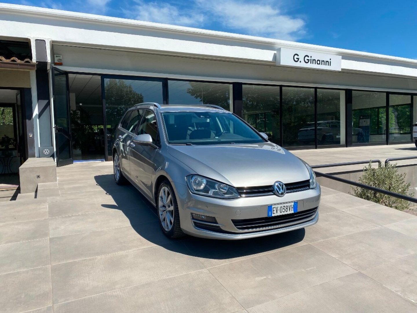VOLKSWAGEN Golf