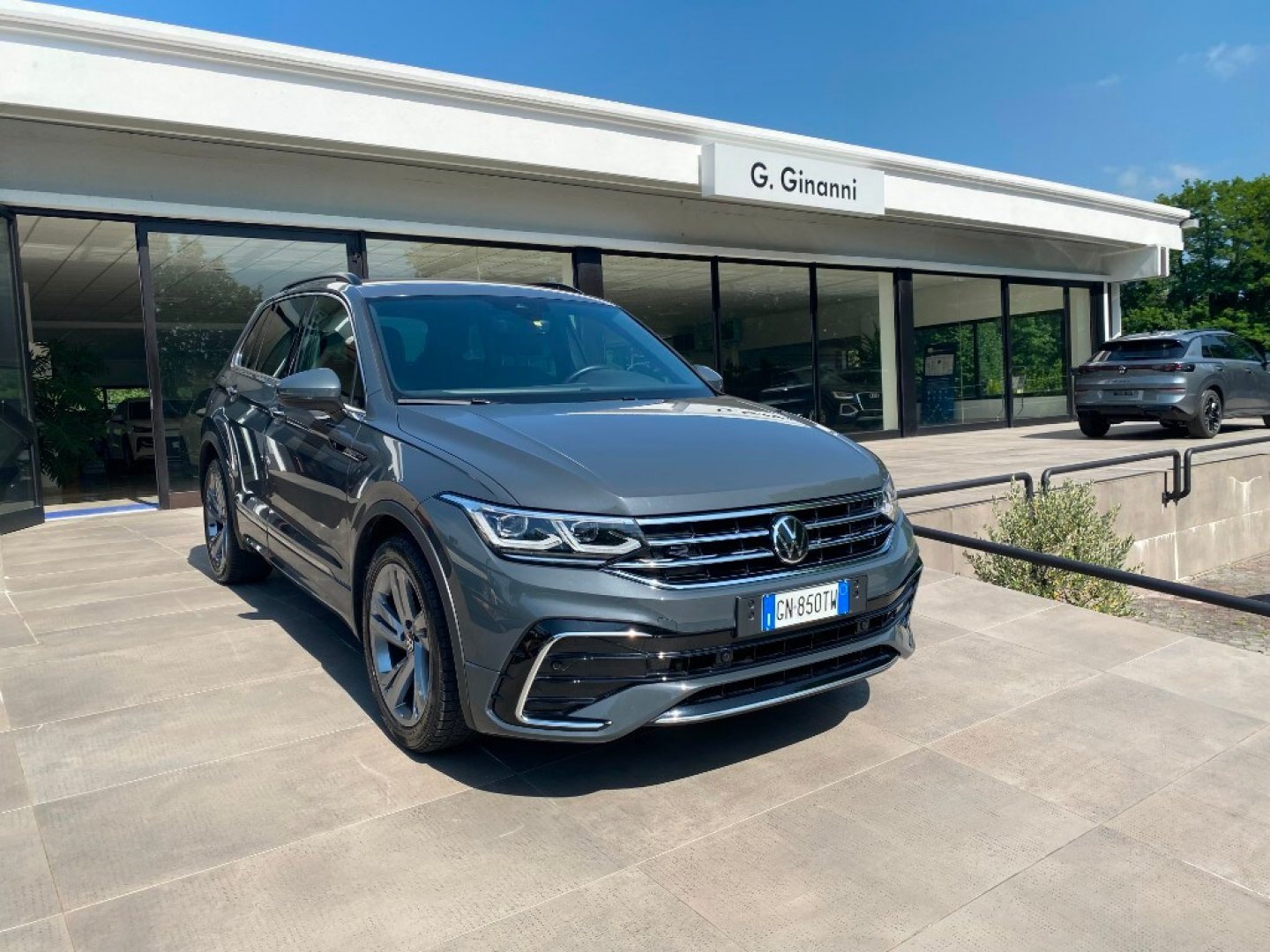VOLKSWAGEN Tiguan