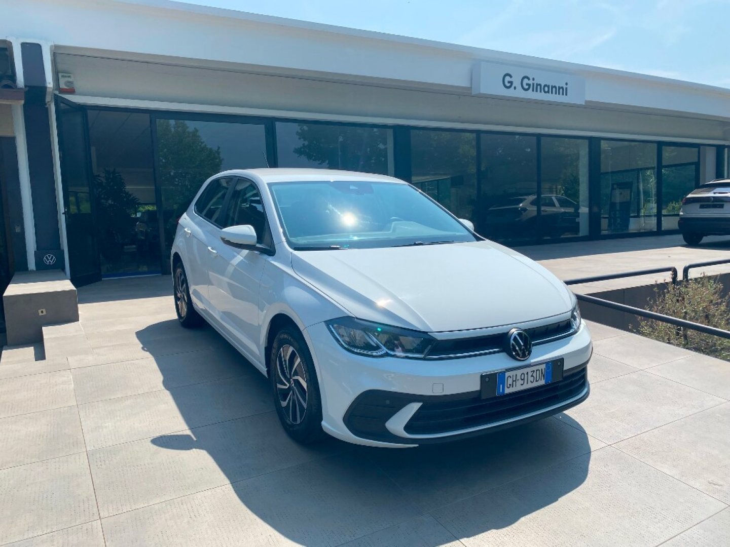 VOLKSWAGEN Polo